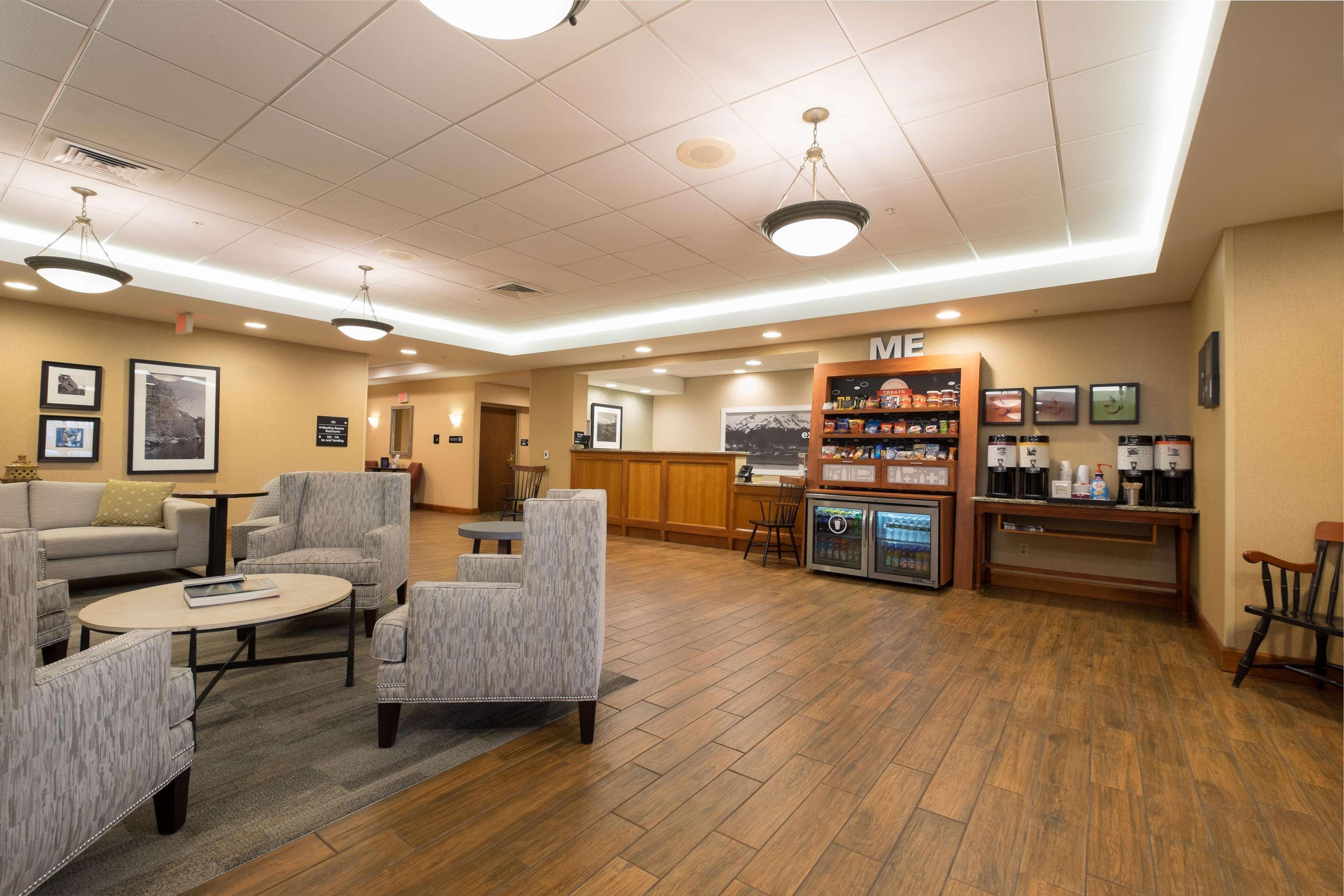 Hampton Inn Waterville Exterior foto